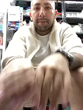 JuanZapata33 live sex cam