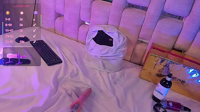 KiaraByte live sex cam