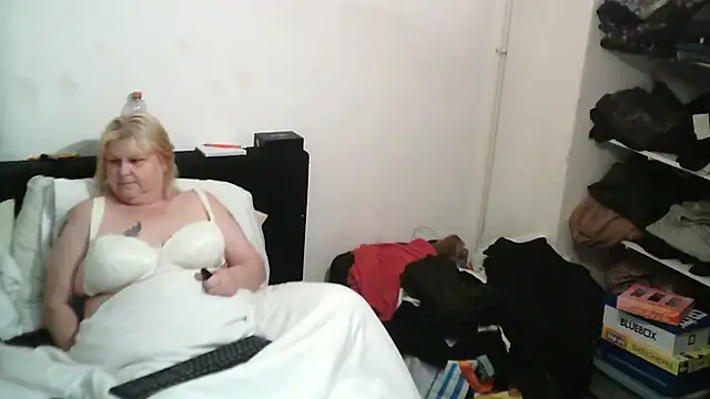 Sylviastar46 live sex cam