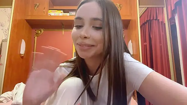 LauraMystiq live sex cam