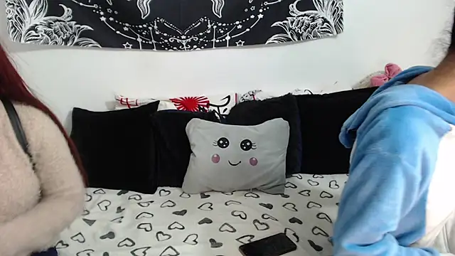 emily_n_abby's cam snapshot