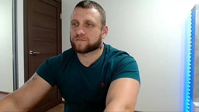 B-L-O-N-D's cam snapshot