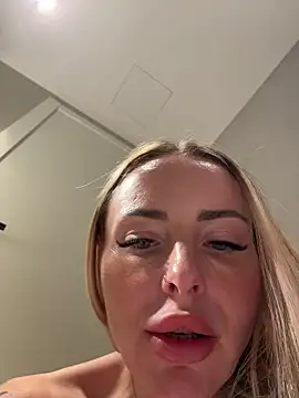 EmaSalis live sex cam