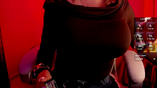 Holly_madison_'s cam snapshot