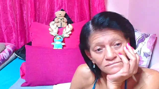 SLUTTYROXY live sex cam