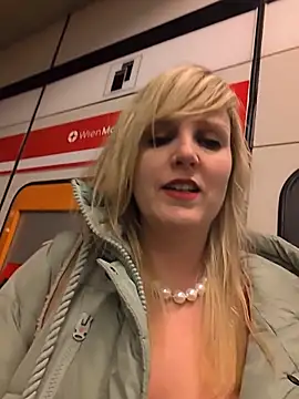 Sexybiene969 live sex cam