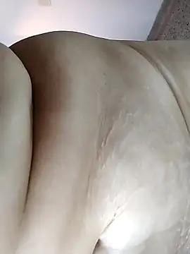 adhara_glow_ live sex cam