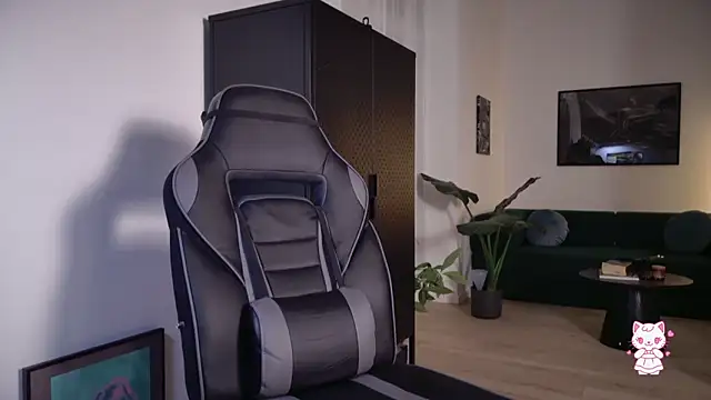 Rubbernina live sex cam