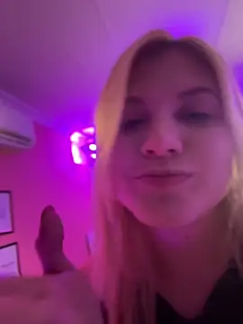 CrystalWoods94 live sex cam