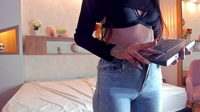 Emilly_Beaumont's cam snapshot