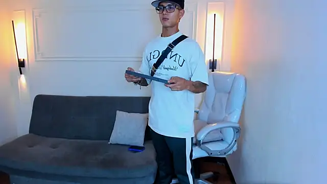 Paradise_boy_s live sex cam