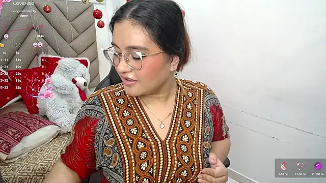 heluejamil's cam snapshot