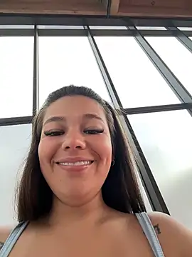 Alyshanon18's cam snapshot