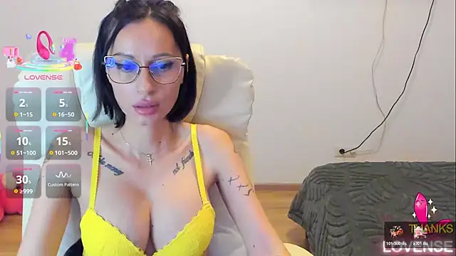 kissnicol32 live sex cam