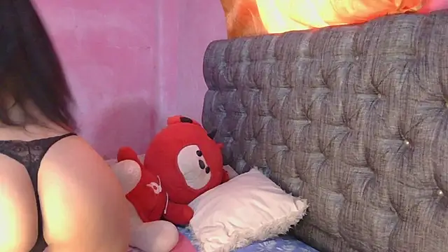 luna_summer's cam snapshot