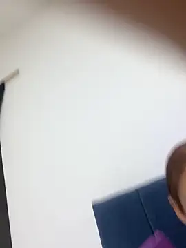 Charlotte_Grey-'s cam snapshot