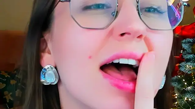 YourLovellyStory's cam snapshot