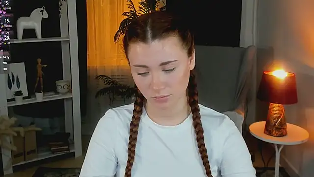 Freckle_Diyana's cam snapshot