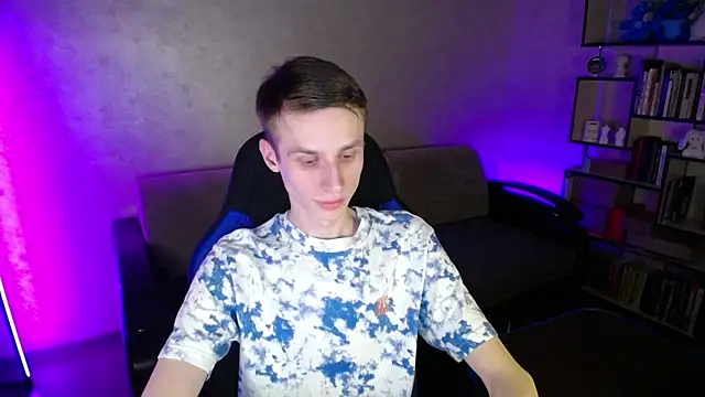 yes_cute_boy_'s cam snapshot