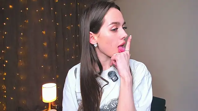 YvonneRobes live sex cam