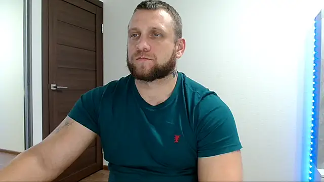 B-L-O-N-D's cam snapshot