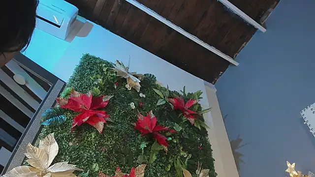 Julia_Martinez_'s cam snapshot