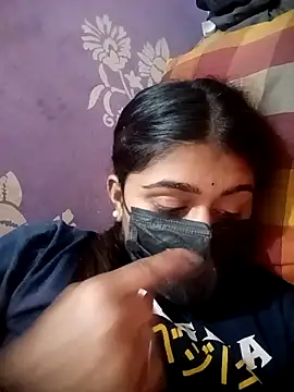 riya_sexy_123's cam snapshot