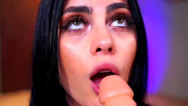 RavennaDArcy live sex cam