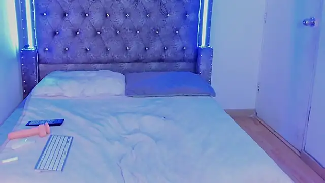 Mia_Cavalli's cam snapshot