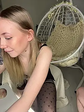 TizzEmiliy live sex cam