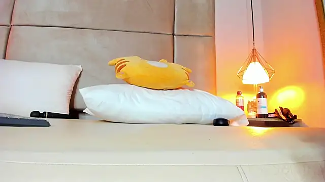 angelaG1's cam snapshot