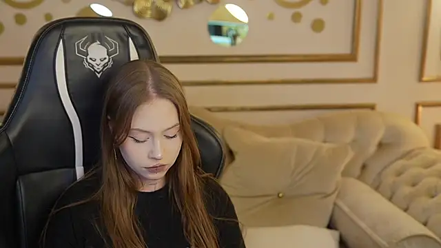 Esmie_Smile's cam snapshot