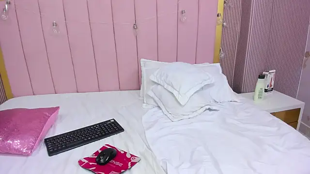 Kendall_curves live sex cam