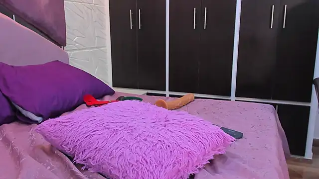 Charlotte_Ice1's cam snapshot