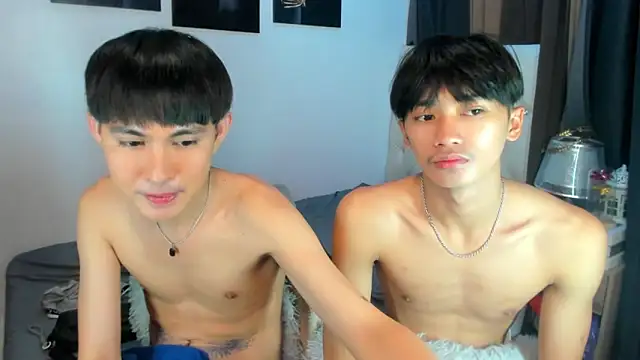 XloverXsiantwink live sex cam