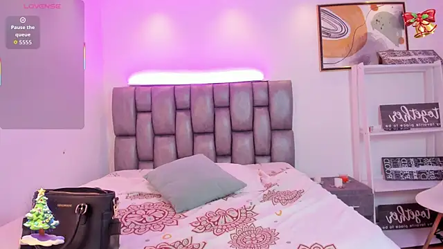 VenusCooper live sex cam