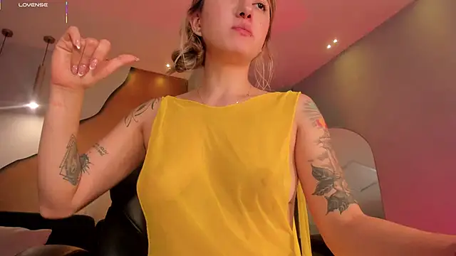 EveBensonX live sex cam