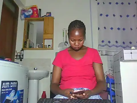 sexy_barbie2024's cam snapshot