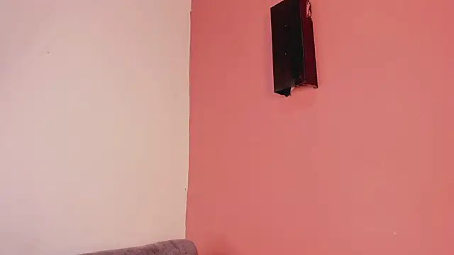 NhoanBrunette live sex cam