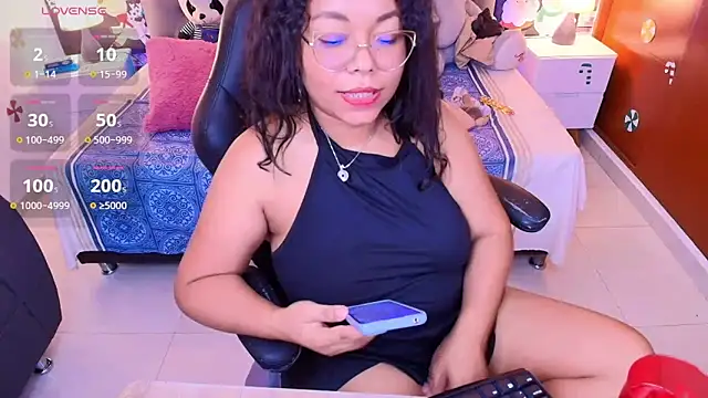 Italyy__boobs live sex cam