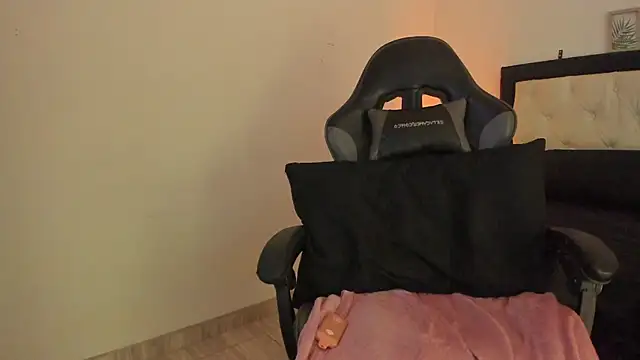 Sara_Roades's cam snapshot