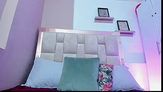 zoe-moreau's cam snapshot