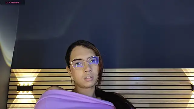 sara_saenz99 live sex cam