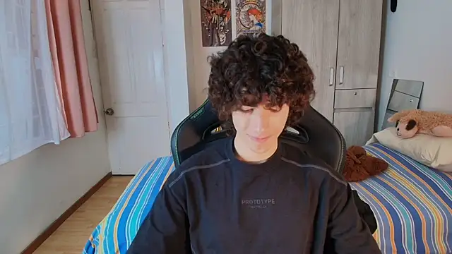 Nude_Boy18's cam snapshot