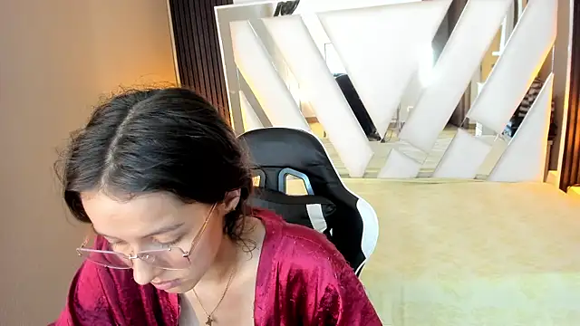 Linda4Petite live sex cam