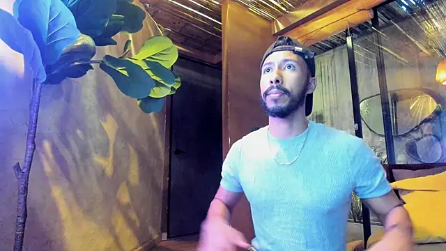 logan_mercer live sex cam