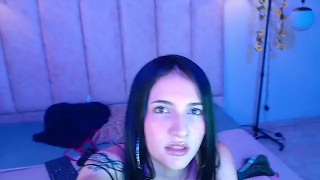 emmaanddaharacs's cam snapshot