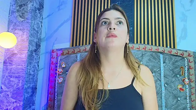 AngieLuxx_'s cam snapshot