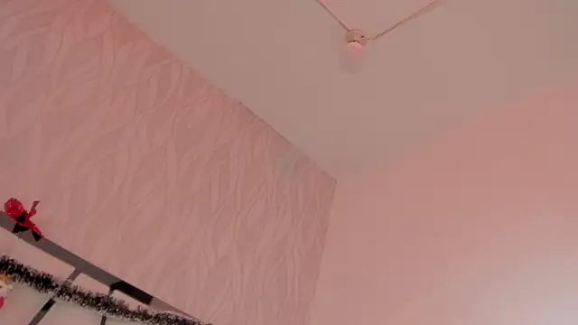 Victoriaa_millers's cam snapshot