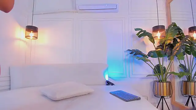 zara_rosses1's cam snapshot